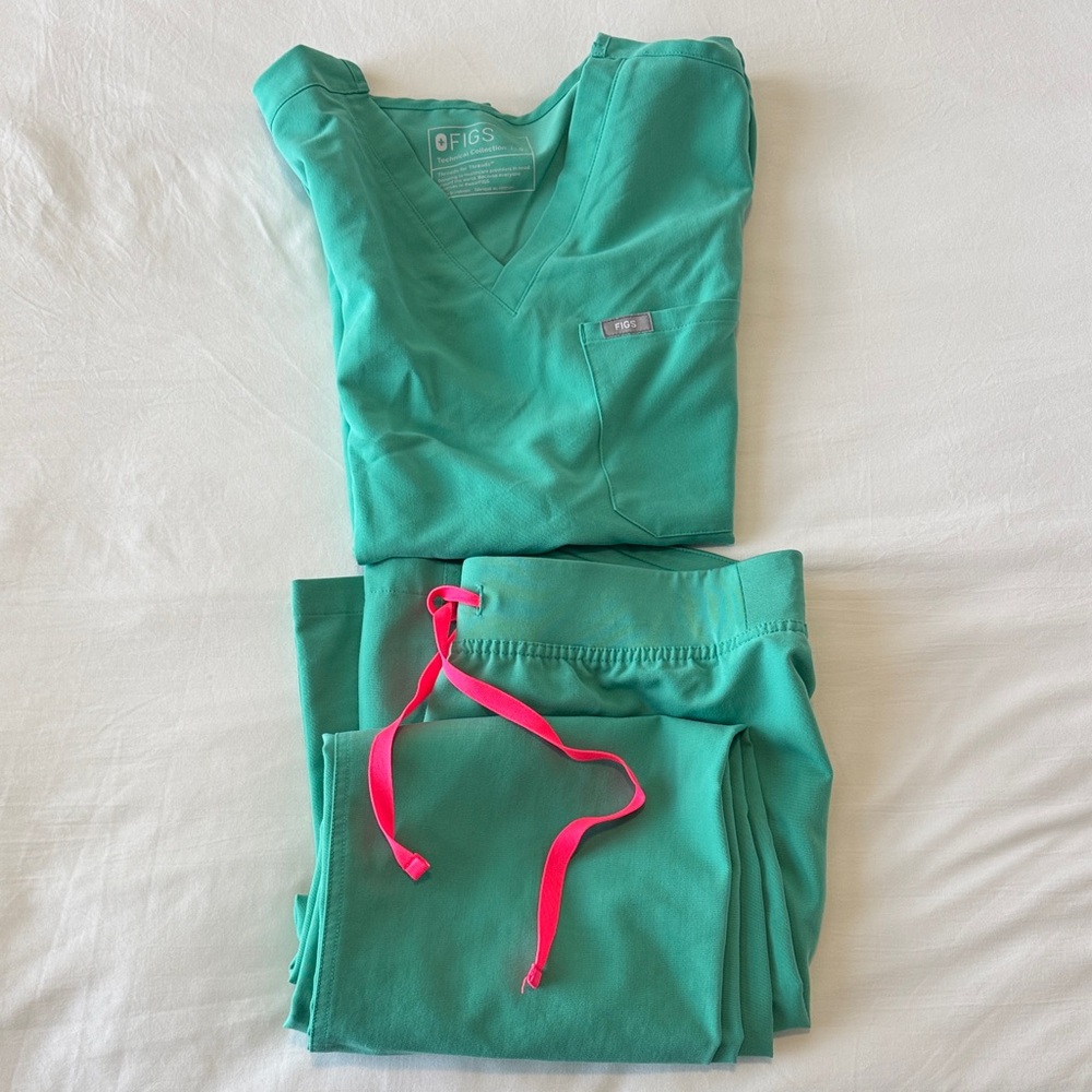 Figs Women's Surgery Green Scrub Set